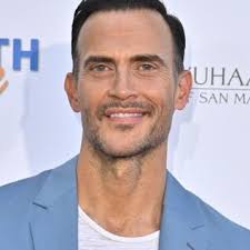 Hot cop Seth Tyler from 'The Amazing Race' wants you to come to Seattle's  PrideFest