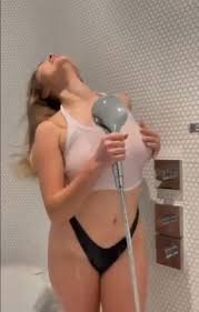 Dyl on X: Wyd u walk in the shower u see megnutt like dis  t.cocaxuYr43nn  X