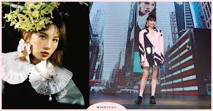 金曲歌后魏如萱（waa wei）受到疫情影響的第七張個人專輯《have a nice day》終於要出輯了，和許多喜愛她的粉絲一樣等待已久的魏如萱，特別前往印刷廠探班，笑說：「這次專輯的包裝和印刷物都特別精緻，為了讓我的粉絲有第一手好康，所以我直接就跑來了，幫大家聞香，祝各位都『have a nice day』喔! Esx Pjhyopyk5m