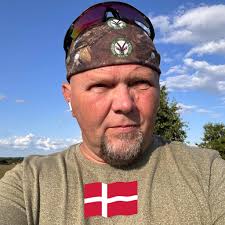 Motorcycle posing and bike accessories discussion