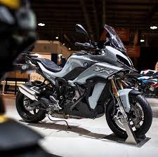 infia automotive on instagram bmw motorrad indonesia telah resmi meluncurkan bmw s 1000 xr secara virtual melalui instagram dan c bmw motorrad bmw s riding