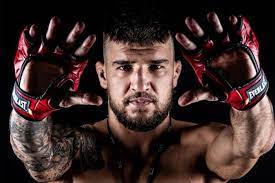 В статусе профессионального спортсмена выходит на бои уже 8 лет. Yaroslav Amosov Boec Goda V Bellator Po Versii Chempionata Video Chempionat