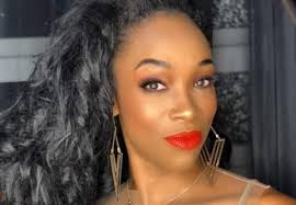 Musa do carnaval é encontrada morta dentro de casa