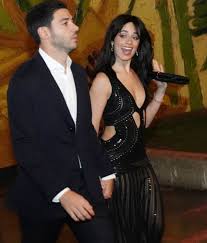 Camila Cabello et son petit ami Henry Chalhoub arrivent à la soirée  pré-BAFTA à Londres 📸 @backgrid_usa