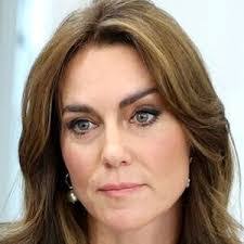 Amber Crosslin's Instagram, Twitter & Facebook