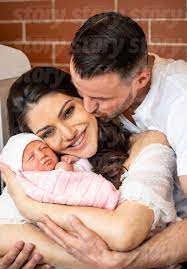 Kulcsar Edina Eloszor Mutatta Meg Kislanya Arcat Nina Egy Hettel Ezelott Szuletett Hazai Sztar Femina