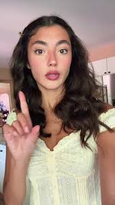 anna cooney 🧃 (@annerbannaner)