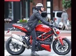 Justin Theroux S Ducati Streetfighter 848 Makes 132bhp From Just 849cc And Offers Superbike Handling Combined With A S Motorcycle Girl Street Bikes Motor Works
