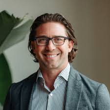 138 Agents in Chicago Office, 2044 West Roscoe Street