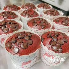 If desired, crush additional nuts and press them into the sides of the frosting, and put sliced maraschino cherries on top of the cake to gild the lily. Resepi Red Velvet Muffin Yang Gebu Dan Sedap Mudah Nak Buat Siap Boleh Open Untuk Jualan Kongsi Resepi