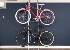 自転車どこに置くのか問題 を解決するナイスなアイテムを発見いたしました これさえあれば 玄関先のゴチャゴチャも防犯対策も万全 まずはご覧くださいませ 自転車 防犯 部屋