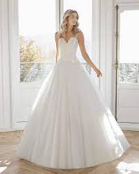 Die bei uns verfügbaren modelle liegen preislich zwischen 1.750. Aire Barcelona Brautmoden Brautkleider Hochzeitskleider Abendkleider Balayi