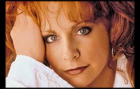The film's cast includes reba mcentire and michael gross as heather and burt gummer, a doomsday survivalist couple. Flashback Reba Mcentire Nixes Role In Titanic Movie