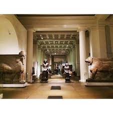 القاعة الآشورية الثور المجنح الآشوري و أسد النمرود المتحف البريطاني لندن Assyrian Hall Assyrian British Museum Mesopotamia Travel Dreams