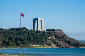 Jun 25, 2021 · rehberler eşliğinde çanakkale savaş'ının yaşandığı alanları karış karış gezerek bilgi alan heyet, şehitlik abidesi önünde saygı duruşunda bulunarak i̇stiklal marşı okudu. Destanin Sembolu Canakkale Sehitler Abidesi Nin Bilinmeyen Oykusu His Blog