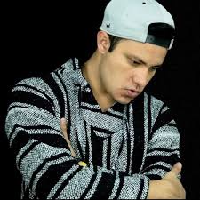 Saludos y videos personalizados de Luisito Rey