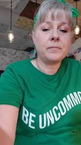 Instagram 用户 Uncommon Cups and Cones