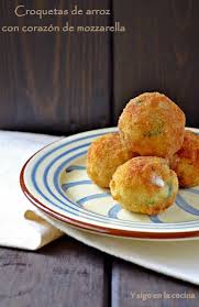 Croquetas De Arroz Con Corazon De Mozzarella Receta De Aprovechamiento Recetas Para Cocinar Comidas Con Arroz Recetas Deliciosas