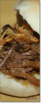 Slow Cooking Bulled Beef Backofen Rindernacken Fur Pulled Beef Einfach Pulled Fleisch Bums Machen Bbq Gewurzmischu Rezepte Slow Cooking Lebensmittel Essen