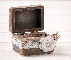Wedding Ring Box Ring Bearer Pillow Box With White Fabric Flower Wooden Engagement Ring Box Burlap And Lace Love Rustic Unique In 2020 Bruiloftsideeen Huwelijksfoto S En Bruidsboeket