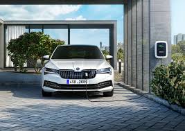 Thanks to two radar systems at the rear of the car, the side assist detects vehicles approaching from behind or that are in the car's blind spot. Skoda Superb Iv The First Skoda Plug In Hybrid Skoda Storyboard