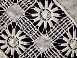 Photos Dentelle De Cilaos Maison De La Broderie 3500 Broderie Broderie Point De Croix Fil Tire