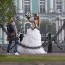 Oder du bist auf eine hochzeit eingeladen. Einfarben Und Andern Dem Brautkleid Eine Neue Aufgabe Geben Leben