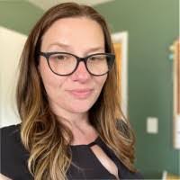 Emily Hinds's Instagram, Twitter & Facebook