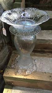 Aufgearbeitetes Glasvogelbad Durch Die Kombination Von Schussel Vase Teller Und Einer Weiteren Schussel Glass Bird Bath Glassware Garden Art Glass Garden Art