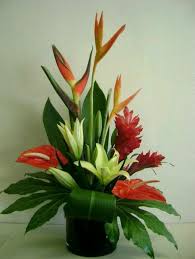 Bird Of Paradise Flower Arrangement Vase Pin By Casa Vida On Wreaths Arrangements Fresh Flowers Arrangements Tropical Floral Arrangements Tropical Flower Arrangements