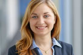 Akf will pay/transfer service fee amount to the consultant bank account the end of each month upon completion of the activities, acceptable of the deliverables by hiring manager and submission of hand over act. Akf Bank Fotojournalistin Sabine Grothues