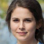 Linda Charrier's Instagram, Twitter & Facebook