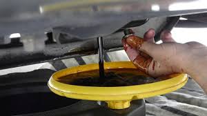 Oli motor dan mobil memiliki sistem transmisi berbeda, kapasitas mesin motor dan mobil yang berbeda, serta nilai tbn yang spesifik. Tiga Tanda Anda Harus Segera Ganti Oli Motor Otomotif Liputan6 Com