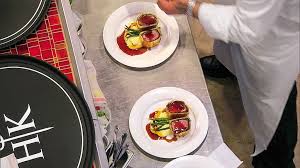 You won't be overwhelmed at the beginning, because your tasks will be simple and chef ramsay will be fairly easy. Hell S Kitchen Brings Back Beef Wellington