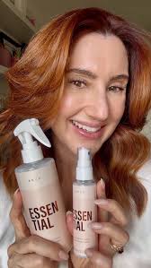 A @dricadivina está totalmente apaixonada pelo nosso best seller, o  Essential Fluido Reparador, ele é incrível e possui diversos benefícios:  proteção térmica, hidratação prolongada, reparação e ...