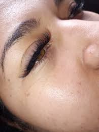 Vengo ofreciendo mis. Servicios de. Pestañas & Uñas Pestañas volumen  americano $350 2 personas x $600 Uñas desde $120 un solo color Con  cristales depende. El largo Pestañas. Y uñas $550 2