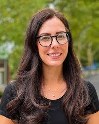 Cara Bates's Instagram, Twitter & Facebook