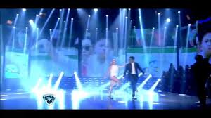 It replaced the comedy show videomatch in 2004, and from 2006 has produced the dancing contest bailando por un sueño (dancing for a dream), along with similar contests such as cantando por un sueño. Showmatch 2014 El Tirri Sorprendio A Tinelli Con Sus Coreanos De Flores By Eltrece