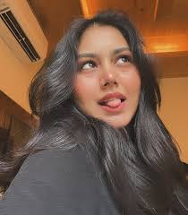 彼女が一緒にいたのは私だけかどうか妻に尋ねた。 She said yes, all the others had been nines and  tens.