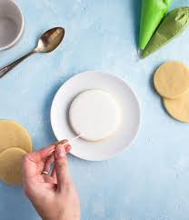 This recipe makes 3 cups of icing and uses meringue powder rather than egg whites as the base. The Ultimate Guide To Royal Icing The Simple Sweet Life