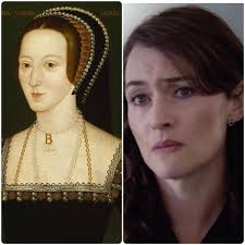 Something a bit different this year. My Christmas tree in the the dining  room with a Tudor/Pre-Raphaelite theme inspired by a tree I saw at Hever  Castle 🏰. I've used rich jewel