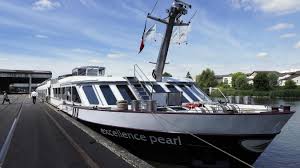 Un Paquebot Au Port Fluvial La Croisiere S Amuse Aussi A Lille