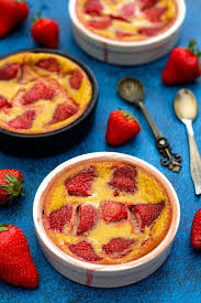 Clafoutis Aux Fraises Et Chevre Frais Amandine Cooking Clafoutis Aux Fraises Recette Moelleux Chocolat Gateau Fraise Facile