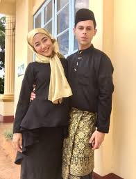 Terkait kabar kawin tangkap, komnas perempuan mengungkapkan bahwa tradisi tersebut termasuk membahayakan perempuan dan sebaiknya dapat diganti. Foto Berkat Jadi Kaki Travel Wanita Ini Berjodoh Dengan Suami Mat Salleh Erin Sakura