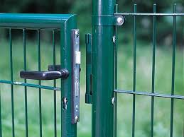 Compra nel nostro negozio virtuale pagando con carta di credito, paypal, bonifico o in contrassegno, l'ordine ti verrà spedito all'indirizzo che più desideri. Recinzione Metallica Installazione Di Rete E Cancelletto