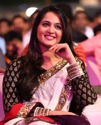 The popular divas give inspiration to many women about style and new trends. 10 Times Baahubali Actress Anushka Shetty Proved She Looks Stunning In Sarees International Media News