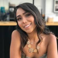 Carola Smith's Instagram, Twitter & Facebook