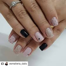 Una de las últimas tendencias consiste en dar forma de punta o stiletto, con independencia de si son naturales o no. Sencillas Decorados Para Unas Cortas Nail Art