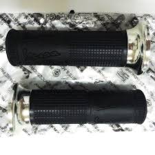 左右口徑尺寸各22及24mm 需要的車友可參考購買vespa 新偉士原廠手尼 lx s 春天衝刺et8均適用