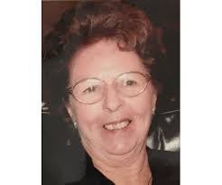 Carolyn Maki's Instagram, Twitter & Facebook